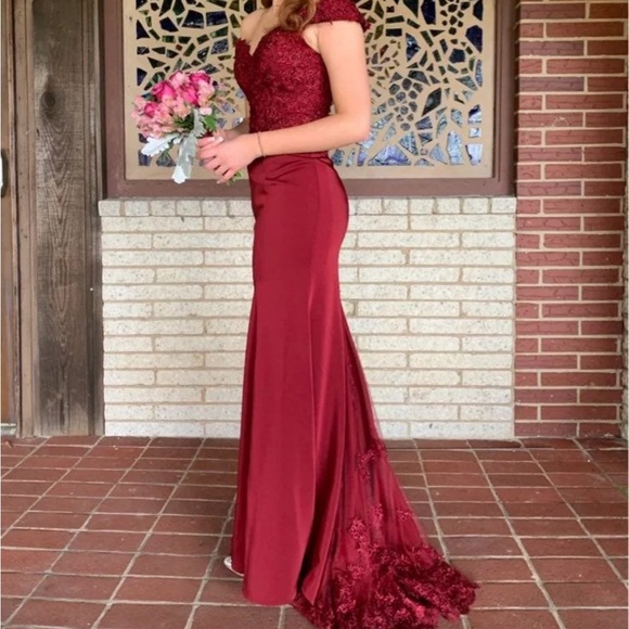 Red off the shoulder prom dress - Picture 1 of 7